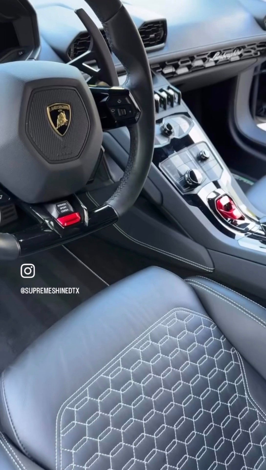 Lamborghini Huracán interior after detail